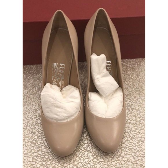 New Salvatore Ferragamo Heels Beige Size 5 C